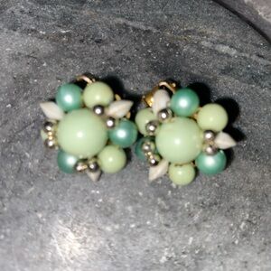 Vintage Clip On Cluster Earrings Green Beads Stones Japan Fashion